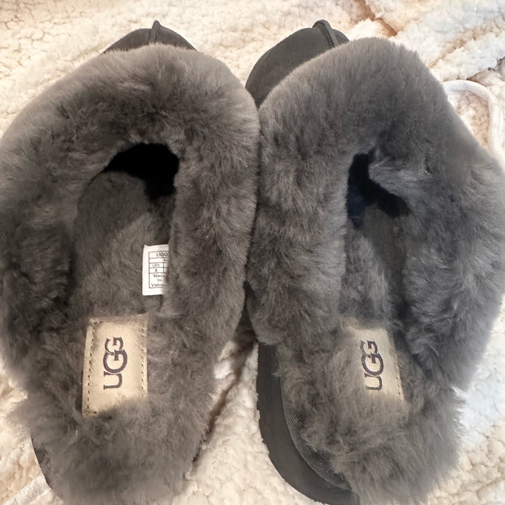 Women’s UGG platform slipper. Gray. SZ 8. Never worn - Picture 4 of 4